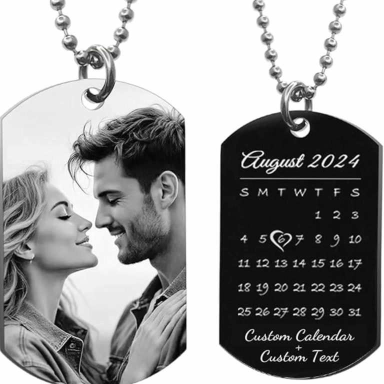 Photo necklace with the date